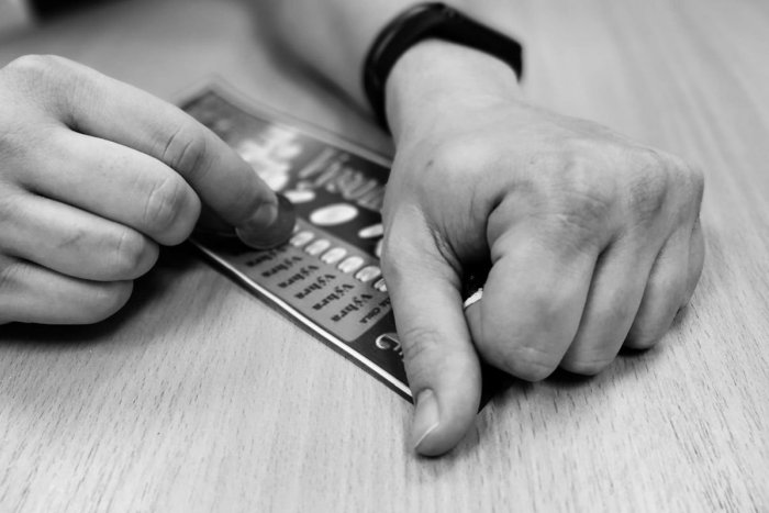 Ilustračný obrázok k článku Zlodej sa vlámal do stávkovej kancelárie: Ukradol niekoľko TISÍC žrebov