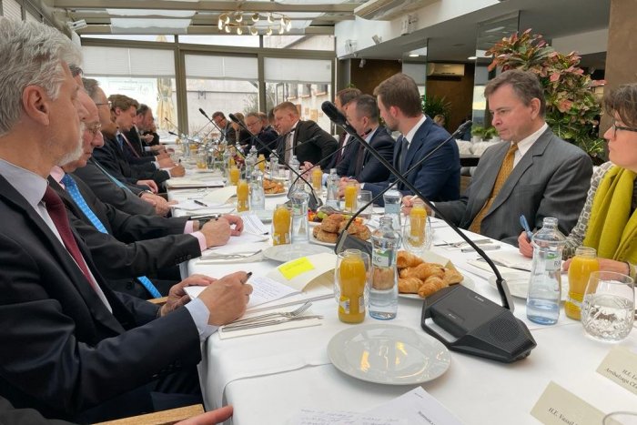 Ilustračný obrázok k článku SVET O SLOVENSKU: Zahraniční diplomati sa TVRDO pustili do Roberta Fica