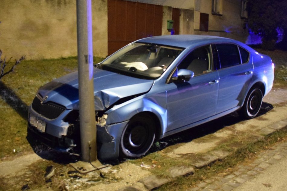 Ilustračný obrázok k článku Opitú vodičku zastavil až stĺp: Nafúkala takmer 3 PROMILE!