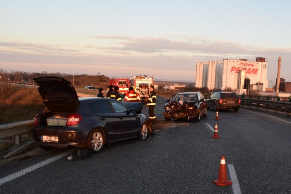 Ilustračný obrázok k článku ČELNÁ zrážka na obchvate! Mladá vodička vletela do protismeru, nehode už nezabránila