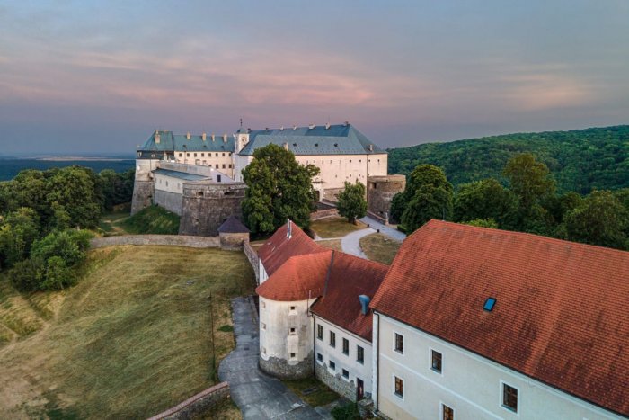 Ilustračný obrázok k článku August na hrade Červený Kameň: Tešiť sa môžete na remeselníkov aj DEGUSTÁCIU vín