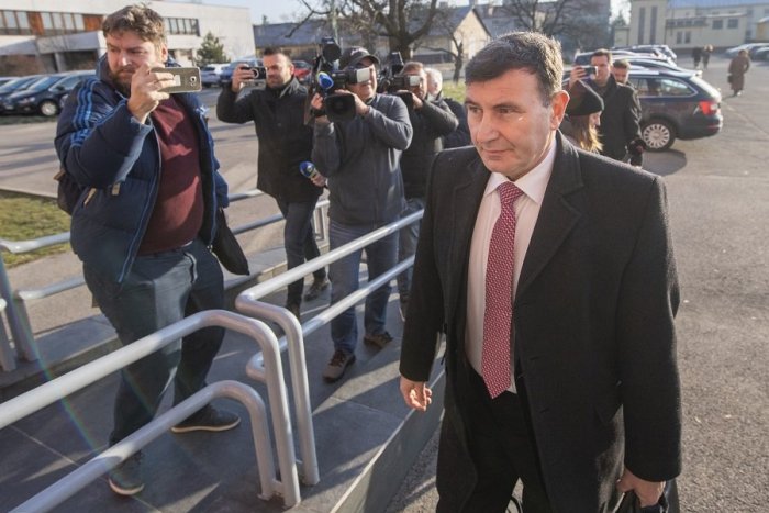 Ilustračný obrázok k článku Exšéf finančnej správy Imrecze do basy nepôjde: Musí však zaplatiť mastnú SUMU