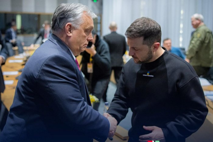 Ilustračný obrázok k článku Orbán to Zelenskému VYSVETLIL jasne: My, Maďari, vám pomôžeme, ale nie zbraňami!