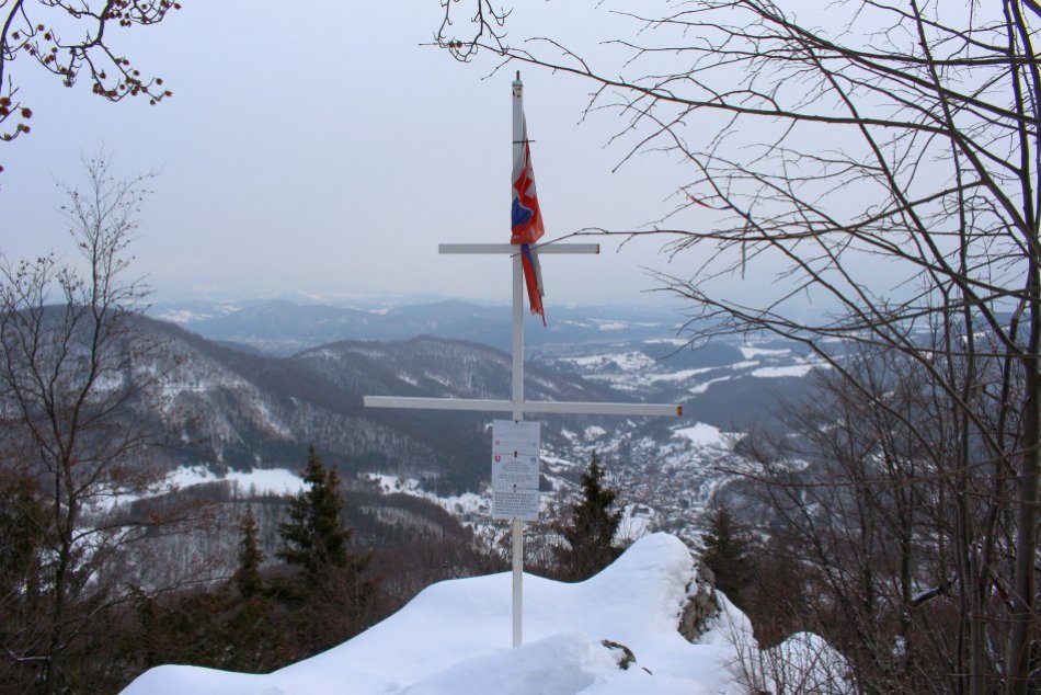 Ilustračný obrázok k článku S dvojkrížom a čarovným výhľadom: Miesto v srdci Slovenska, ktoré pozná len málokto, FOTO