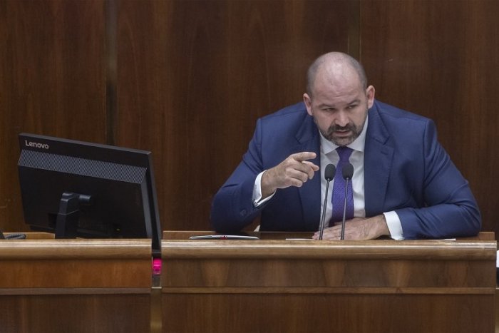 Ilustračný obrázok k článku Mobilizácia pre vojnu na Ukrajine? Nešírte sprosté KLAMSTVO, odkázal Smeru Pčolinský