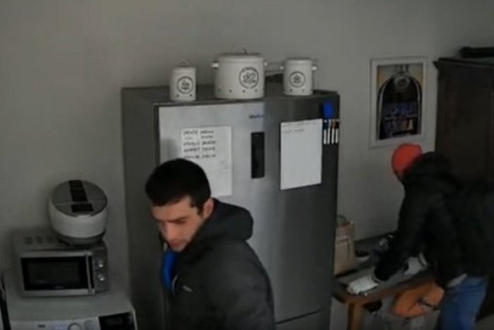 Ilustračný obrázok k článku Do bytu v Bratislave sa VLÁMAL cez balkón: Gruzínec vypáčil dvere a bral všetko cenné +VIDEO