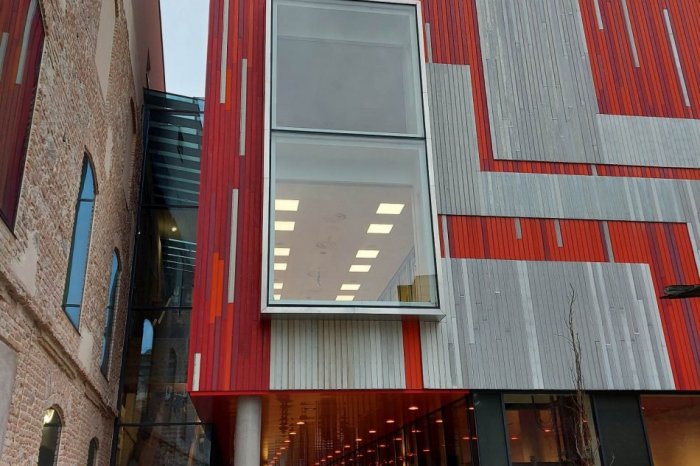 Ilustračný obrázok k článku Ministerstvo kultúry obhajuje post programovej manažérky v SNG: Kandidátka v galérii kedysi upratovala