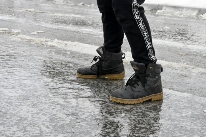 Ilustračný obrázok k článku Vrtochy počasia v Nitrianskom kraji: Pozor na POĽADOVICU, varujú aj pred VETROM!