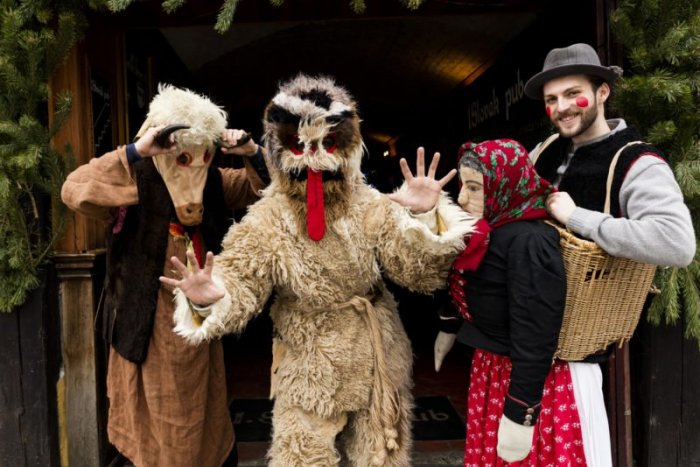 Ilustračný obrázok k článku Bratislavčania, oslávte FAŠIANGY ako sa patrí! V uliciach budú MASKY, chutné jedlo aj MUZIKA