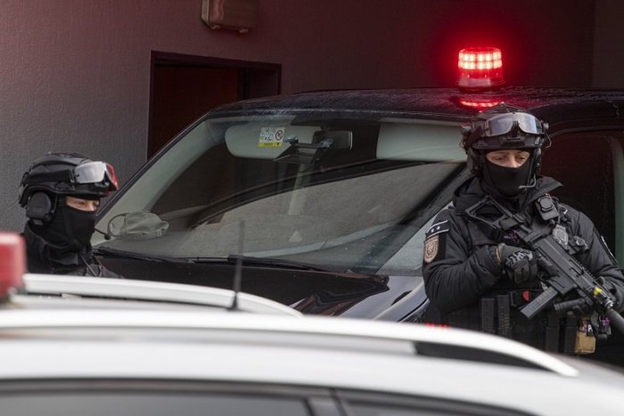 Ilustračný obrázok k článku Žena obvinená z podporovania terorizmu, ktorú doviezli z Iraku, ide do väzby