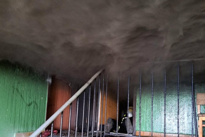 Ilustračný obrázok k článku Z bytu sa valil hustý čierny DYM: Hasiči varujú! TOTO sa môže skončiť tragicky