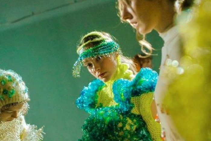 Ilustračný obrázok k článku Mladá Slovenka spôsobila v Londýne ROZRUCH: Neuveríte, ale jej šaty sa dajú aj ZJESŤ!