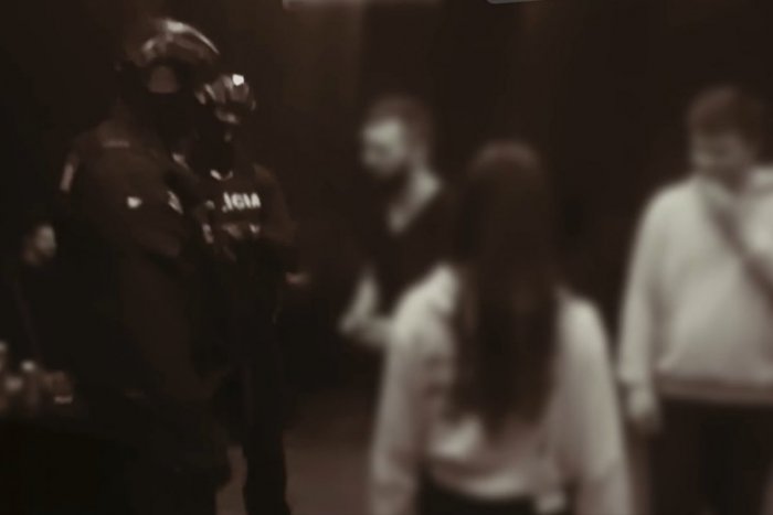 Ilustračný obrázok k článku Veľká policajná RAZIA na Mostnej: V podniku objavili 15 opitých DETÍ