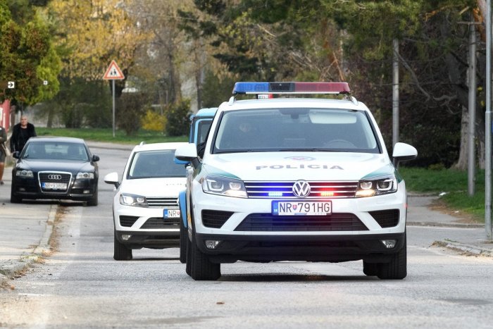 Ilustračný obrázok k článku KORUPCIA pri prihlasovaní áut! NAKA v Nitrianskom kraji zadržala sedem ľudí