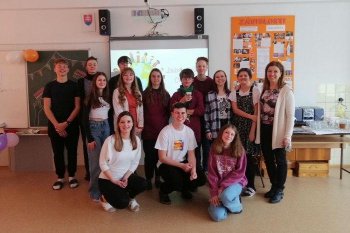 Ilustračný obrázok k článku Unikátny slovensko-americký projekt: Kvartáni z „osemročiek nového gympla“ v Poprade zorganizovali Multikultúrny deň