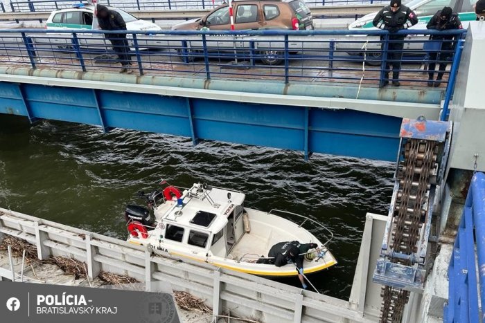 Ilustračný obrázok k článku HROZNÝ nález neďaleko Bratislavy: Vo vode našli telo muža, môže ísť o nezvestného Jána