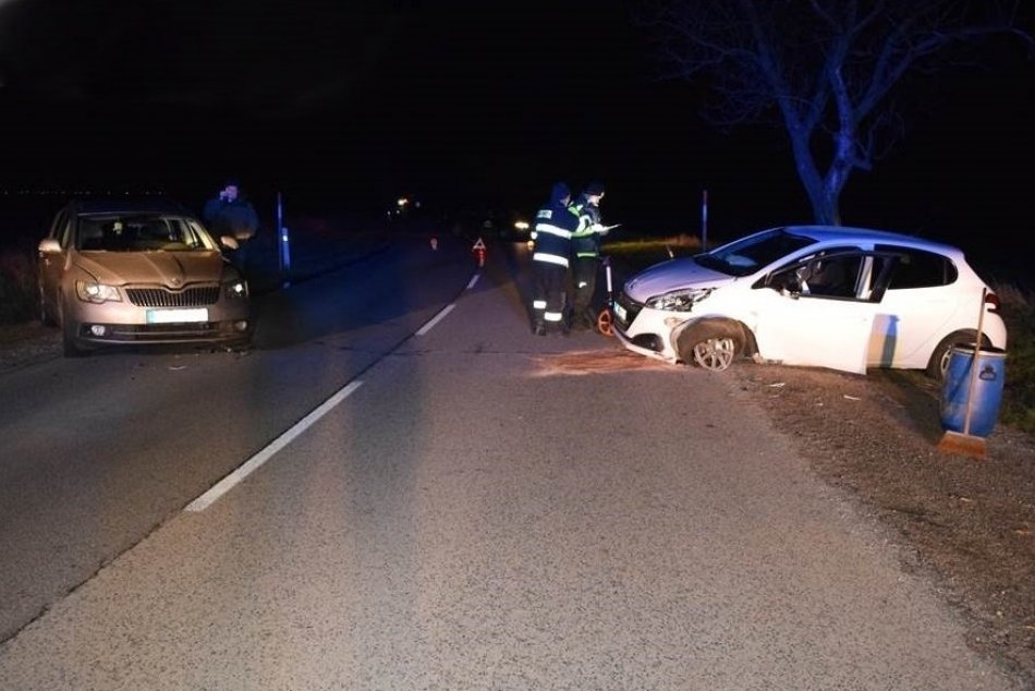 Ilustračný obrázok k článku Ženu po ČELNEJ zrážke previezli do nemocnice: Vodič po nehode NAFÚKAL!