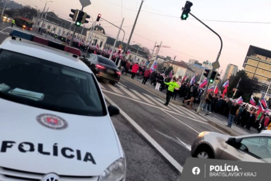 Ilustračný obrázok k článku FOTO: Za Ukrajinu i Rusko: Na verejných zhromaždeniach za mier sa stretlo niekoľko tisíc ľudí