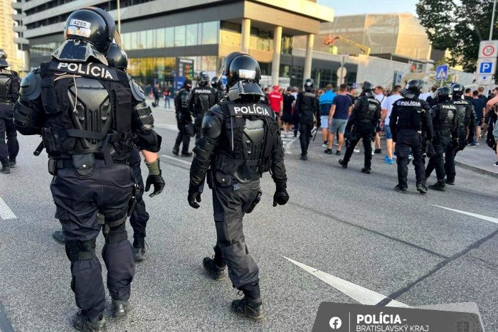 Ilustračný obrázok k článku Polícia bude v STREHU! Počas sobotného ZÁPASU v Bratislave chystá bezpečnostné opatrenia