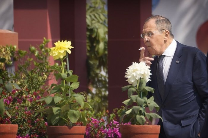 Ilustračný obrázok k článku Lavrova na medzinárodnej konferencii za reči o vojne na Ukrajine tak VYSMIALI, až zmĺkol