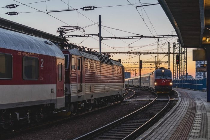 Ilustračný obrázok k článku Dráma pri Vrútkach: Vlak zrazil osobu v koľajisku, spoje majú meškanie