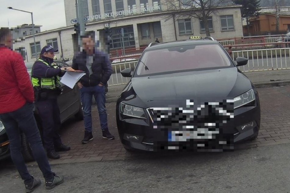 Ilustračný obrázok k článku Policajti si posvietili na zvolenských TAXIKÁROV: Výsledky KONTROL vás prekvapia, FOTO