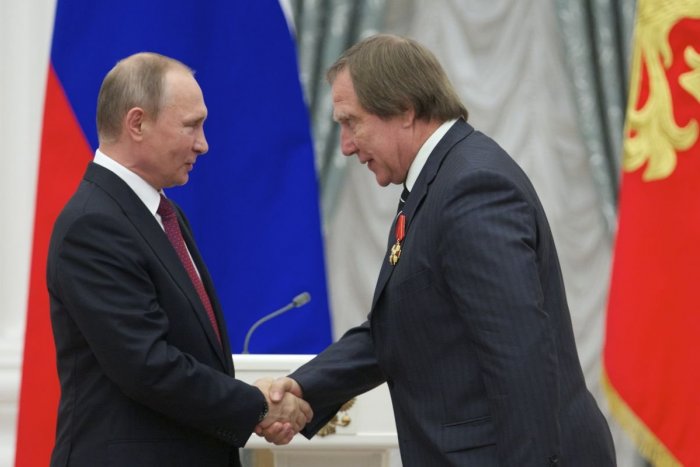 Ilustračný obrázok k článku Putinov priateľ cez švajčiarske účty presúval MILIÓNY: Pomáhať mu mali bankári