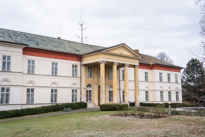 Ilustračný obrázok k článku Práce na obnove kaštieľa v Dolnej Krupej prerušili: Aký je dôvod?