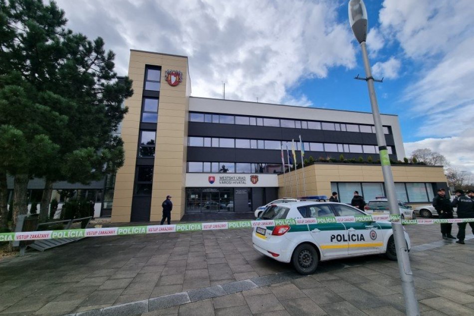 Ilustračný obrázok k článku POPLACH na Mestskom úrade v Šali: Niekto tam nahlásil BOMBU!