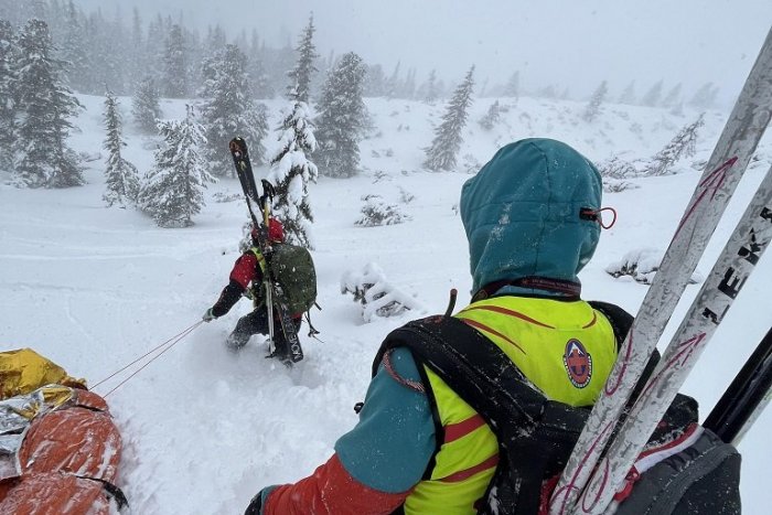 Ilustračný obrázok k článku Pri páde lavíny vo Vysokých Tatrách utrpeli zranenia TRAJA ľudia