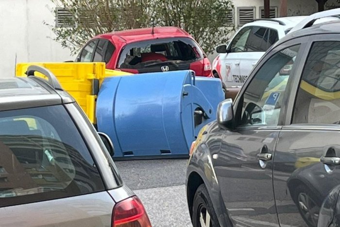 Ilustračný obrázok k článku V Bratislave a okolí vyčíňal VIETOR: Fúkal v nárazoch až 90 km za hodinu, pozrite na tie ŠKODY!