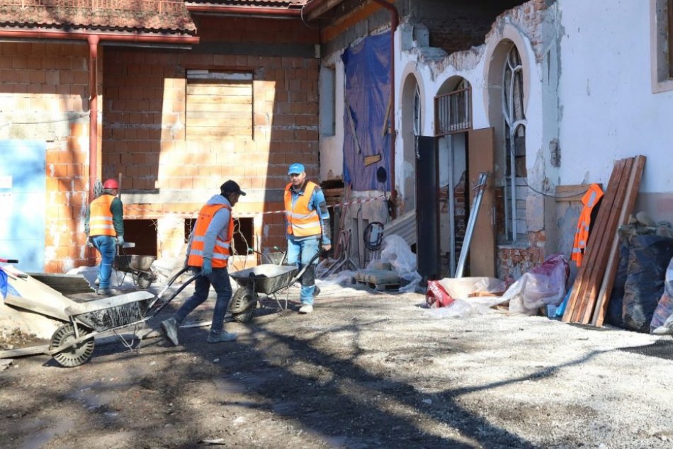 Ilustračný obrázok k článku Veľká ZMENA po rokoch chátrania: Historický KLENOT Bystrice sa dočkal obnovy, FOTO