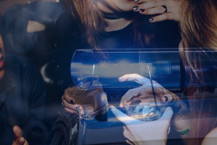 Ilustračný obrázok k článku Pozvať policajtku na PÁRTY nebol dobrý ťah: Na tom, čo vyviedla, sa baví celý INTERNET