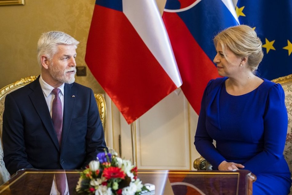 Ilustračný obrázok k článku Čaputová DAROVALA Pavlovi karikatúru: Naprázdno neobišla ani prezidentka a jej partner