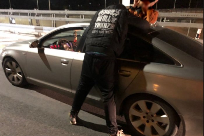 Ilustračný obrázok k článku Strašné! Polícia zastavila totálne NADROGOVANÉHO vodiča, rovnako bol na tom spolujazdec