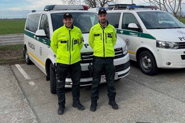 Ilustračný obrázok k článku Trnavskí dopraváci neváhali ani sekundu: Na MDŽ pomohli zúfalej mamičke s bábätkom