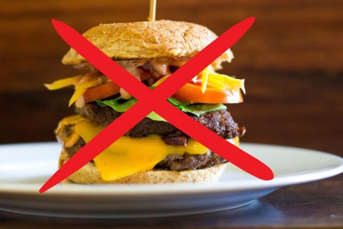 Ilustračný obrázok k článku Na hamburgroch si už deti nepochutnajú: Do škôl prichádza ZMENA a nové ZÁKAZY
