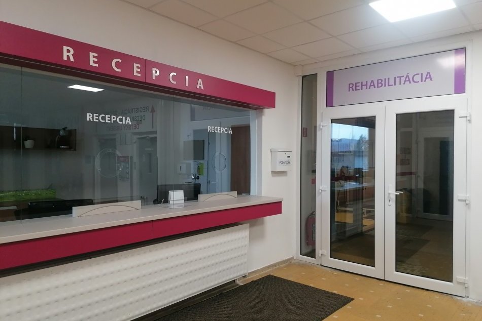 Ilustračný obrázok k článku Musíte s deťmi do bystrickej nemocnice? RECEPCIU nájdete v nových priestoroch, FOTO