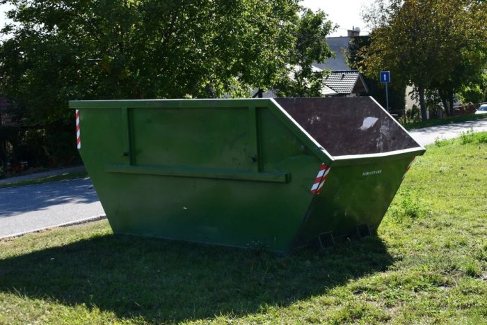 Ilustračný obrázok k článku Do Topoľčian prichádza jarné upratovanie: KEDY a KDE nájdete kontajner?