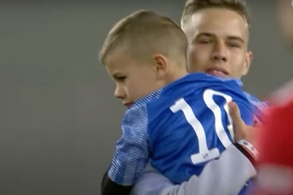 Ilustračný obrázok k článku Ako KRUTO prekaziť sny 7-ročnému chlapcovi? Maďarský brankár vám to ukáže... VIDEO