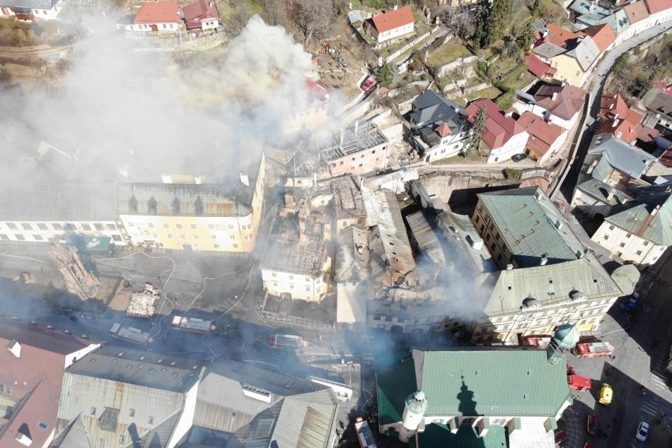Ilustračný obrázok k článku Kto môže za NIČIVÝ požiar v Banskej Štiavnici? Polícia PRERUŠILA vyšetrovanie