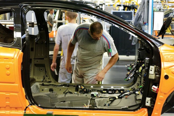 Ilustračný obrázok k článku ÚPRAVA v trnavskej automobilke: Niektoré prevádzky prejdú dočasne na DVE zmeny