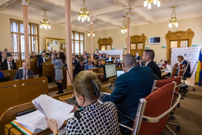 Ilustračný obrázok k článku ZMENA po piatich mesiacoch: Poslanci zvolili dvoch podpredsedov Nitrianskeho kraja