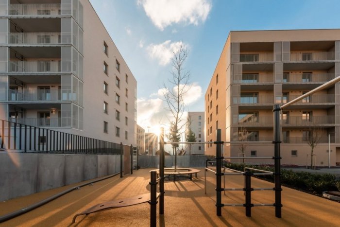 Ilustračný obrázok k článku Skvelá správa pre obyvateľov Borov: Deti budú mať ŠKOLY rovno pod oknami, a nie hocijaké!