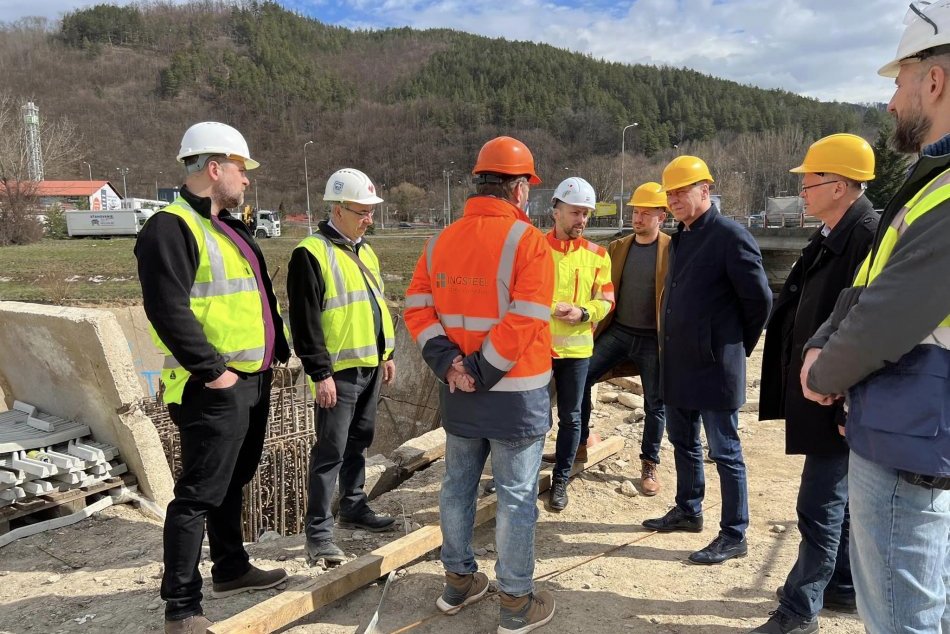 Ilustračný obrázok k článku Nosko navštívil stavenisko CYKLOLÁVKY: Bystričanom oznámil výbornú správu, FOTO