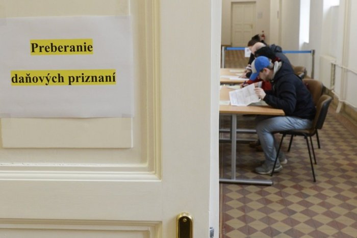 Ilustračný obrázok k článku Aj ich sa to týka: Na daňové priznanie musia myslieť aj Ukrajinci žijúci na Slovensku