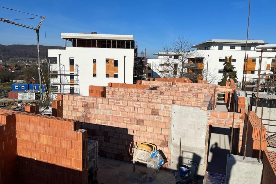 Ilustračný obrázok k článku Ako vyzerá priebeh výstavby moderných BYTOV v Prešove? Dôležité termíny + FOTOGALÉRIA