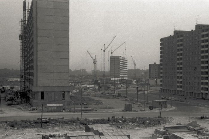 Ilustračný obrázok k článku Naše najväčšie SÍDLISKO oslavuje: Ako prvý začali stavať TENTO panelák! Pred 50 rokmi, FOTO