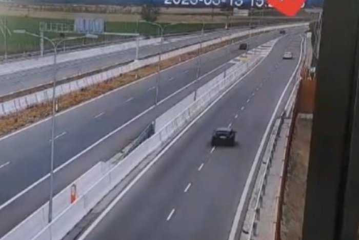Ilustračný obrázok k článku Neuveriteľný HAZARD: Muž cúval po DIAĽNICI blízko Bratislavy + VIDEO