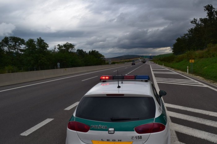 Ilustračný obrázok k článku Mladá žena šoférovala opitá po R1: V aute mala svoje trojročné dieťa